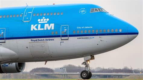 Search by flight number or route for the real-time arrival and departure status of KLM and partner airline flights. Save up to 6 flights. 
